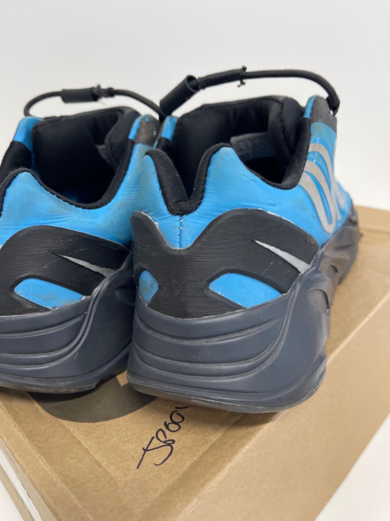Fabulous Adidas Yeezy Boost 700 V2 Sneakers Uk5.5 Blue Cyan JP001