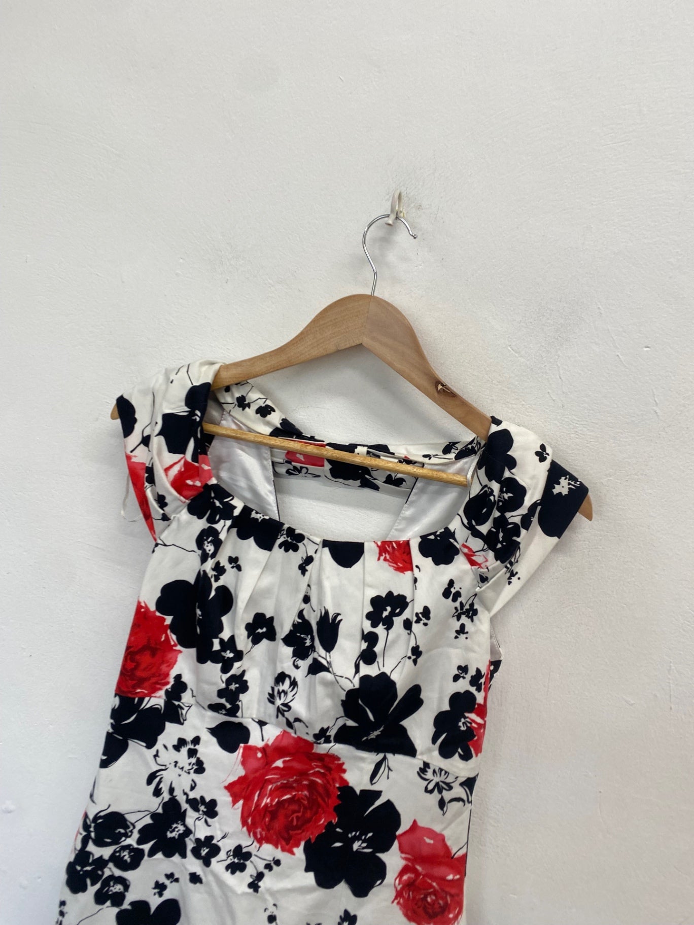 Fabulous Michaela louise occasion Midi Dress Uk 10 White red floral SS578