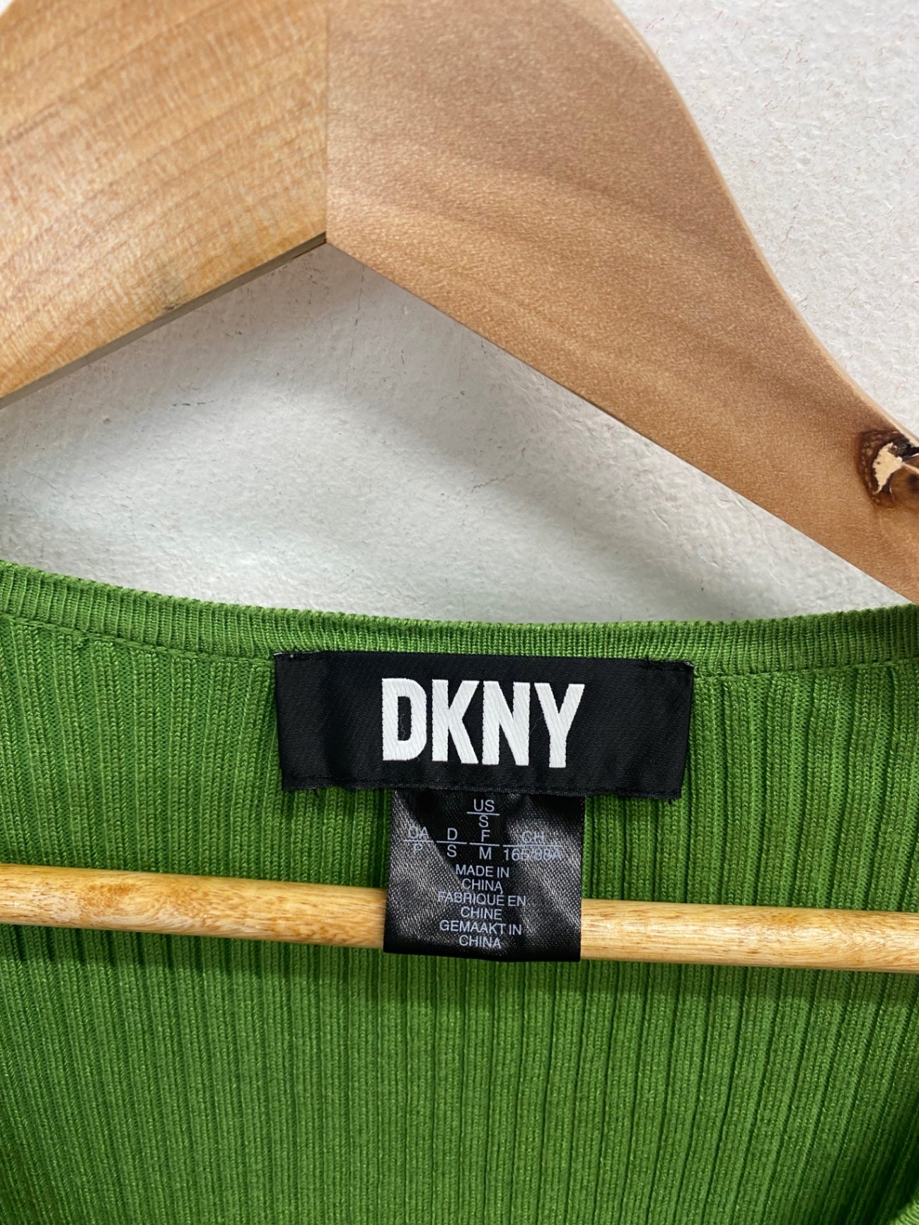 Fabulous DKNY Cardigan UK 8 Green ribbed y2k SS578