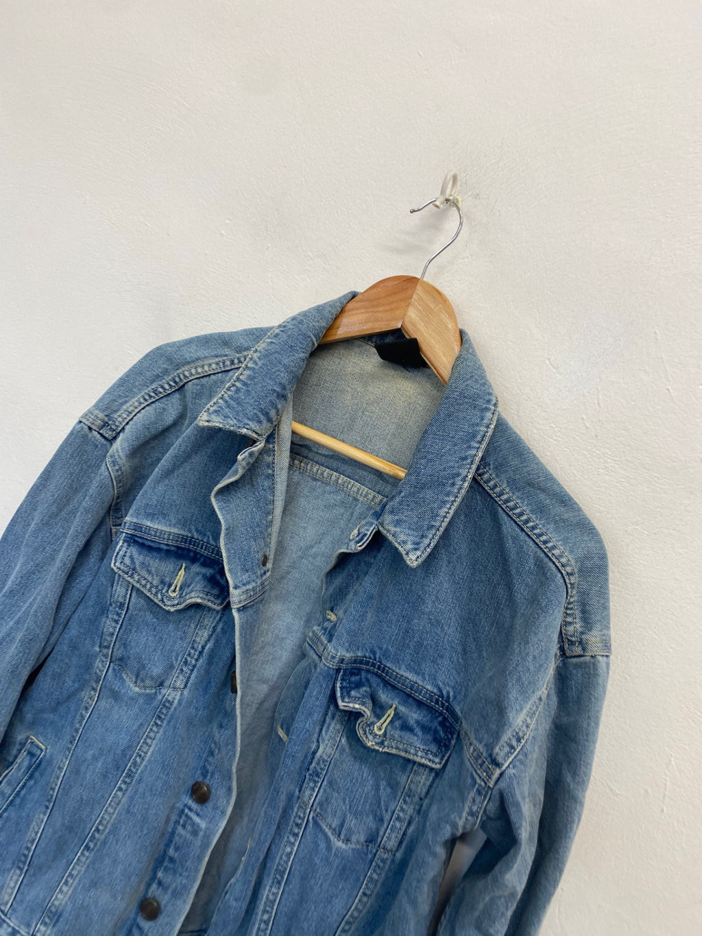 Fabulous BDG Denim Jacket Uk 10 Light blue distressed KL579