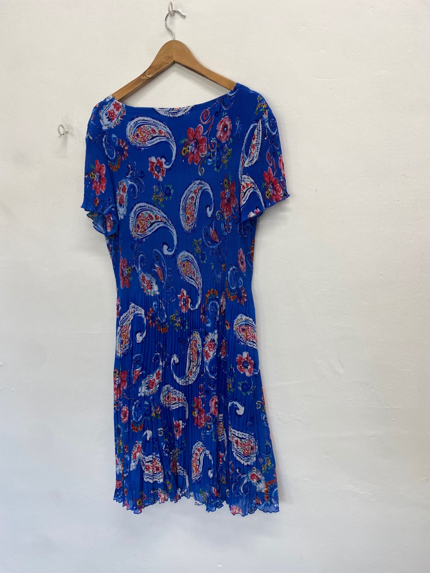 Fabulous EAST Midi Dress UK 18 Blue paisley pleated NR580