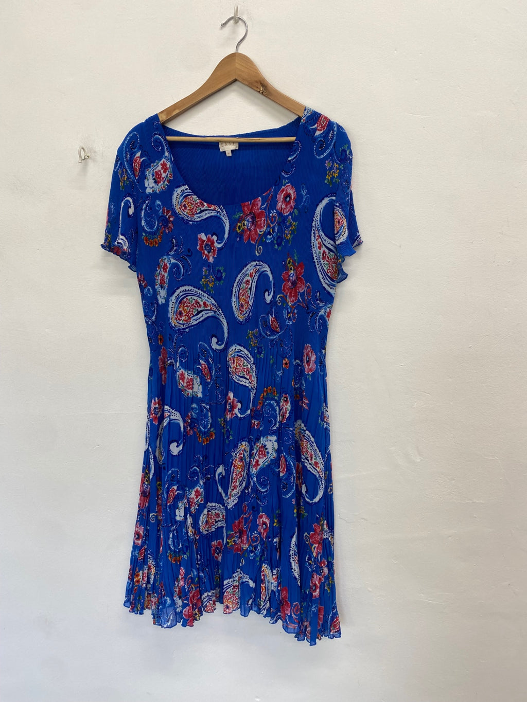 Fabulous EAST Midi Dress UK 18 Blue paisley pleated NR580