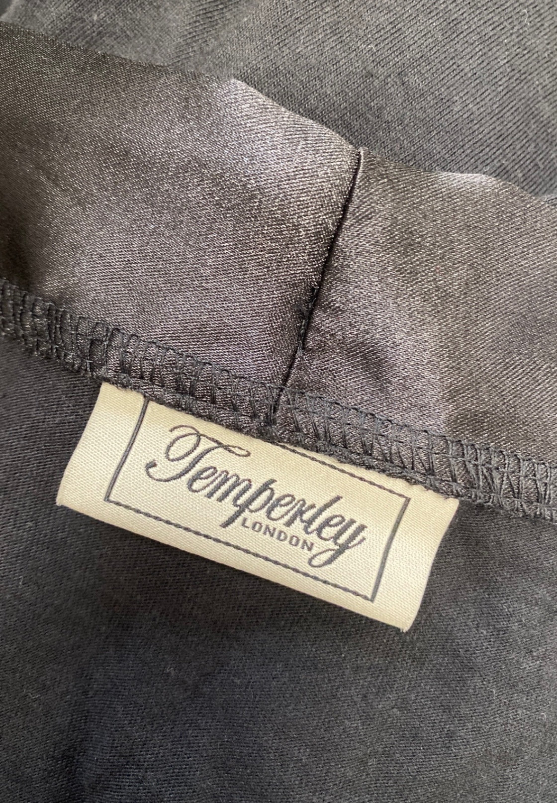 Fabulous Temperley london Blouse UK 12 Black satin NR580