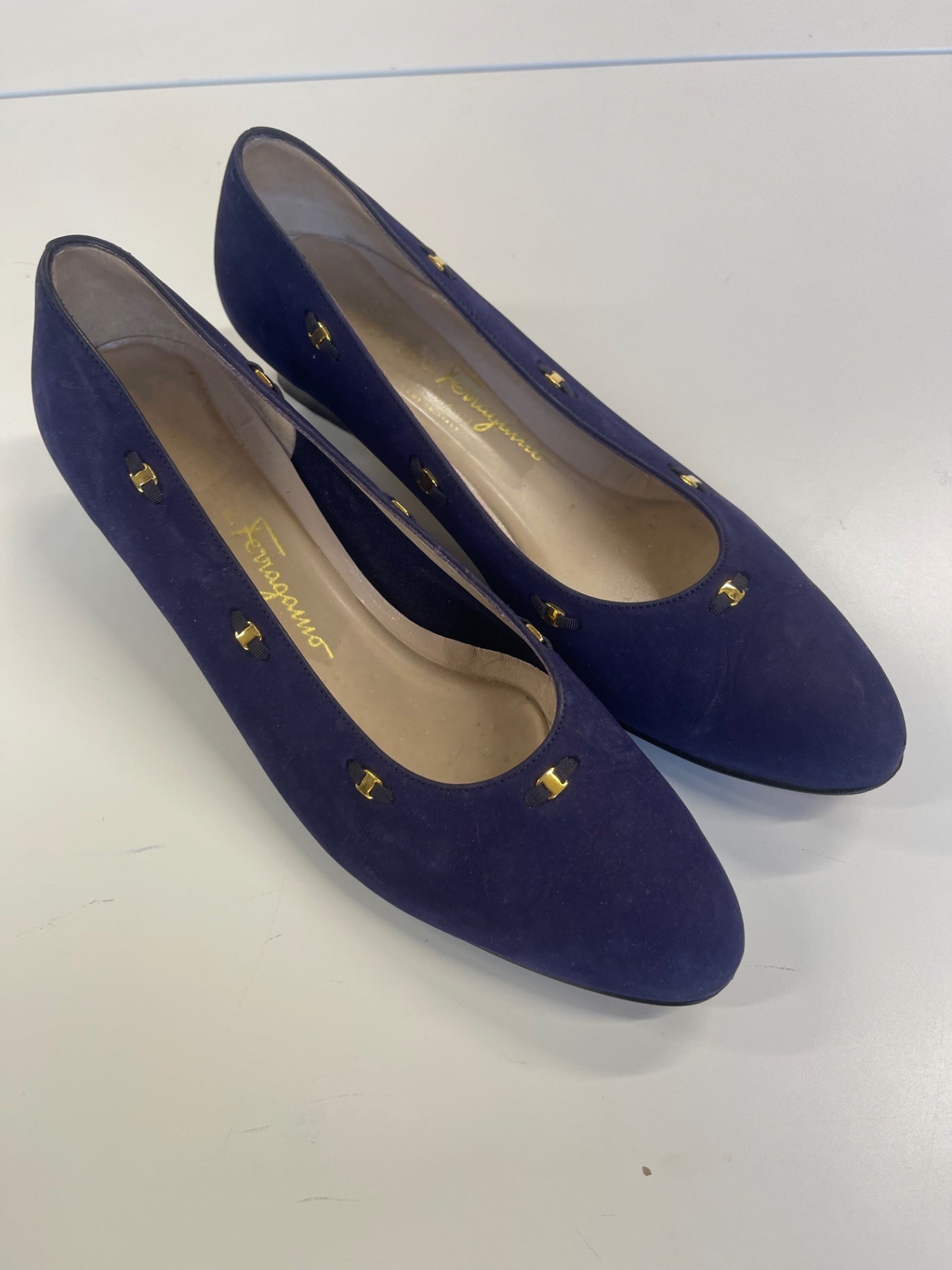 Fabulous Salvatore Ferragamo Pumps size 8 UK5 Purple Gold studs NR580