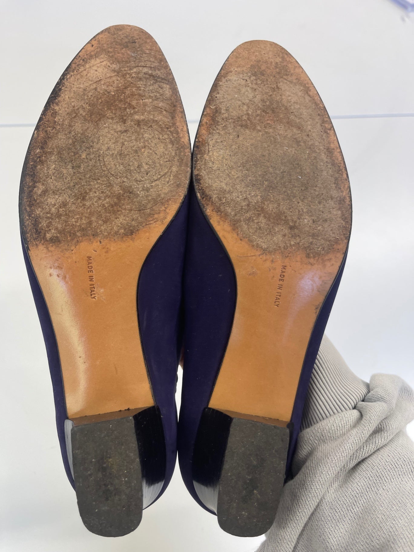 Fabulous Salvatore Ferragamo Pumps size 8 UK5 Purple Gold studs NR580