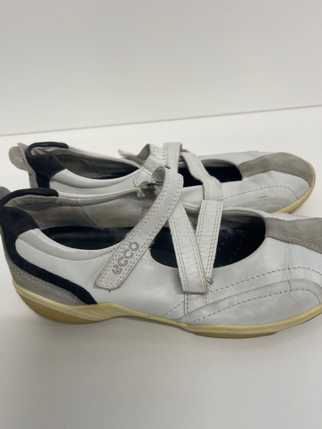 Fabulous ECCO Yarrah Mary Jane Sneakers UK5 White NR580