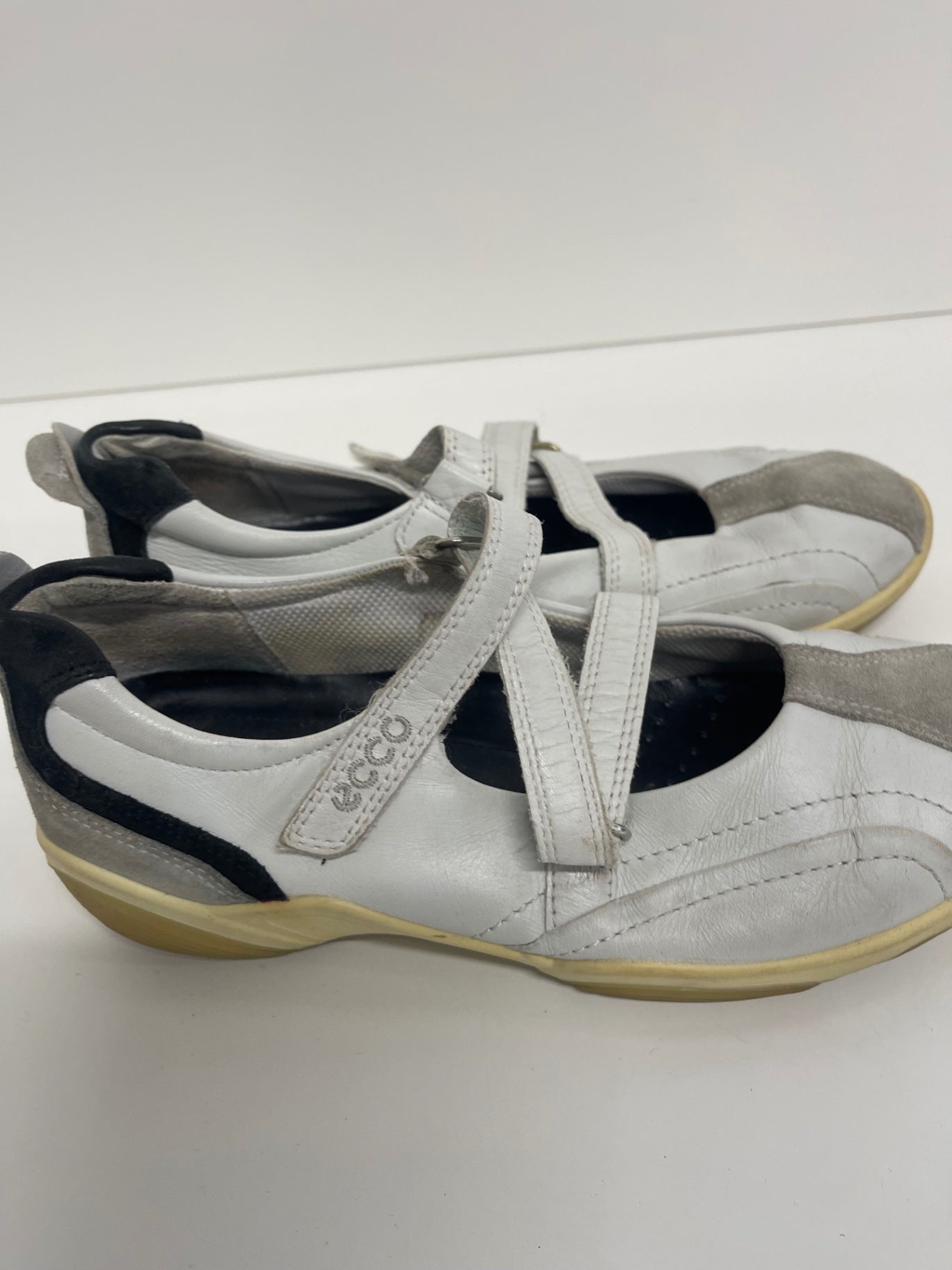 Fabulous ECCO Yarrah Mary Jane Sneakers UK5 White NR580