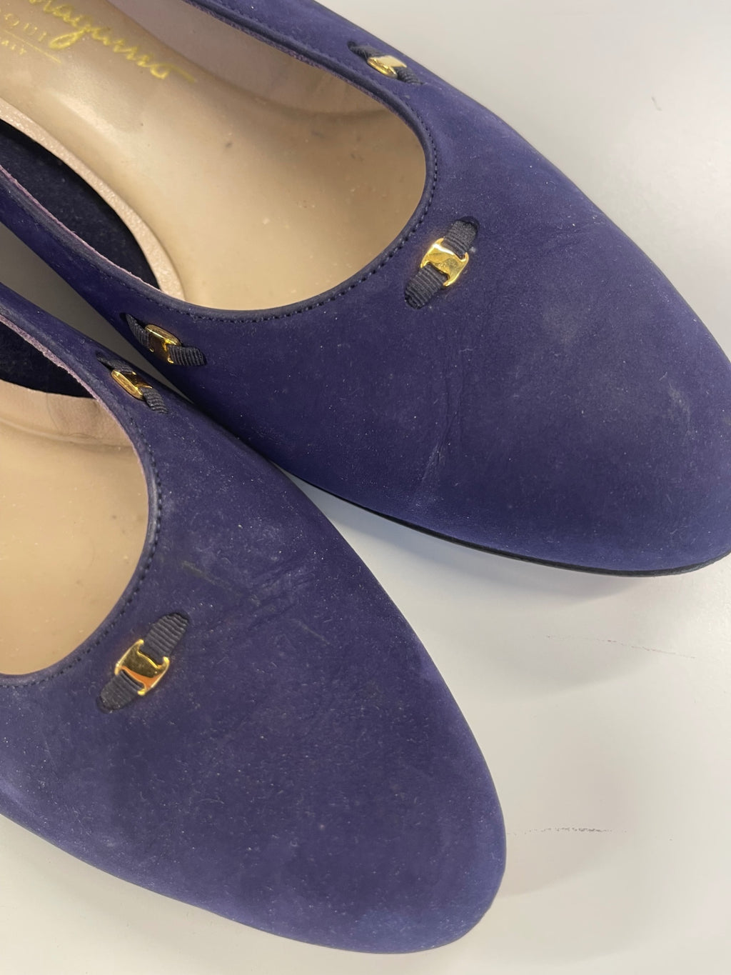 Fabulous Salvatore Ferragamo Pumps size 8 UK5 Purple Gold studs NR580