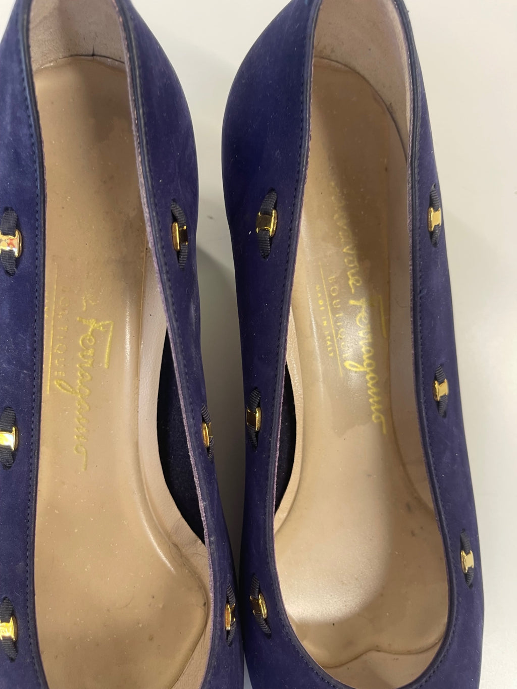 Fabulous Salvatore Ferragamo Pumps size 8 UK5 Purple Gold studs NR580