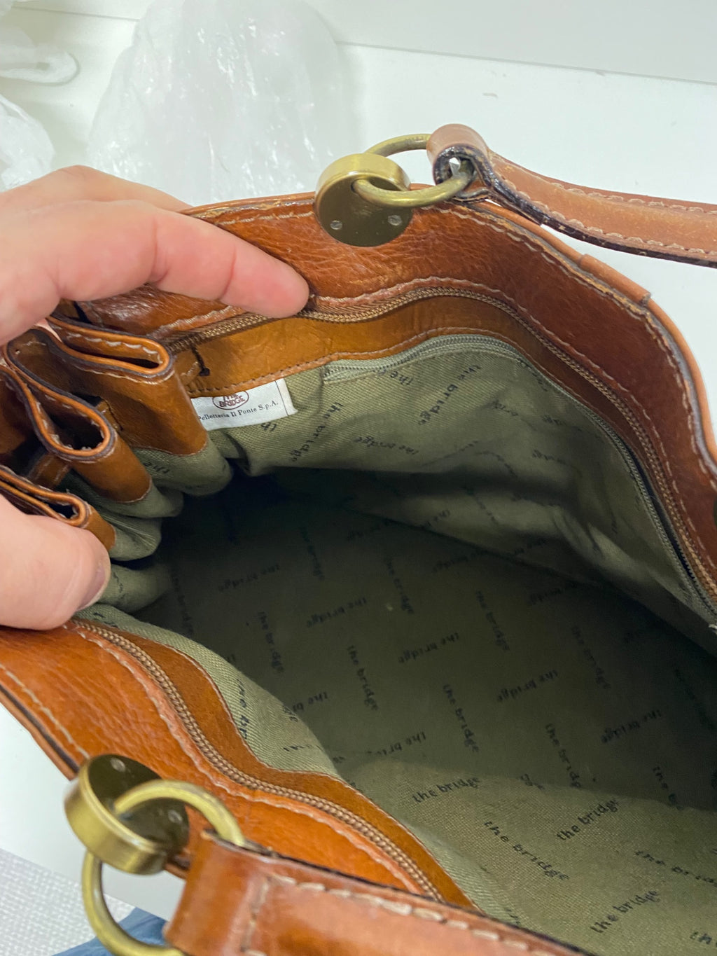 Gorgeous Vintage The Bridge Handbag Tan classic Boho JC582