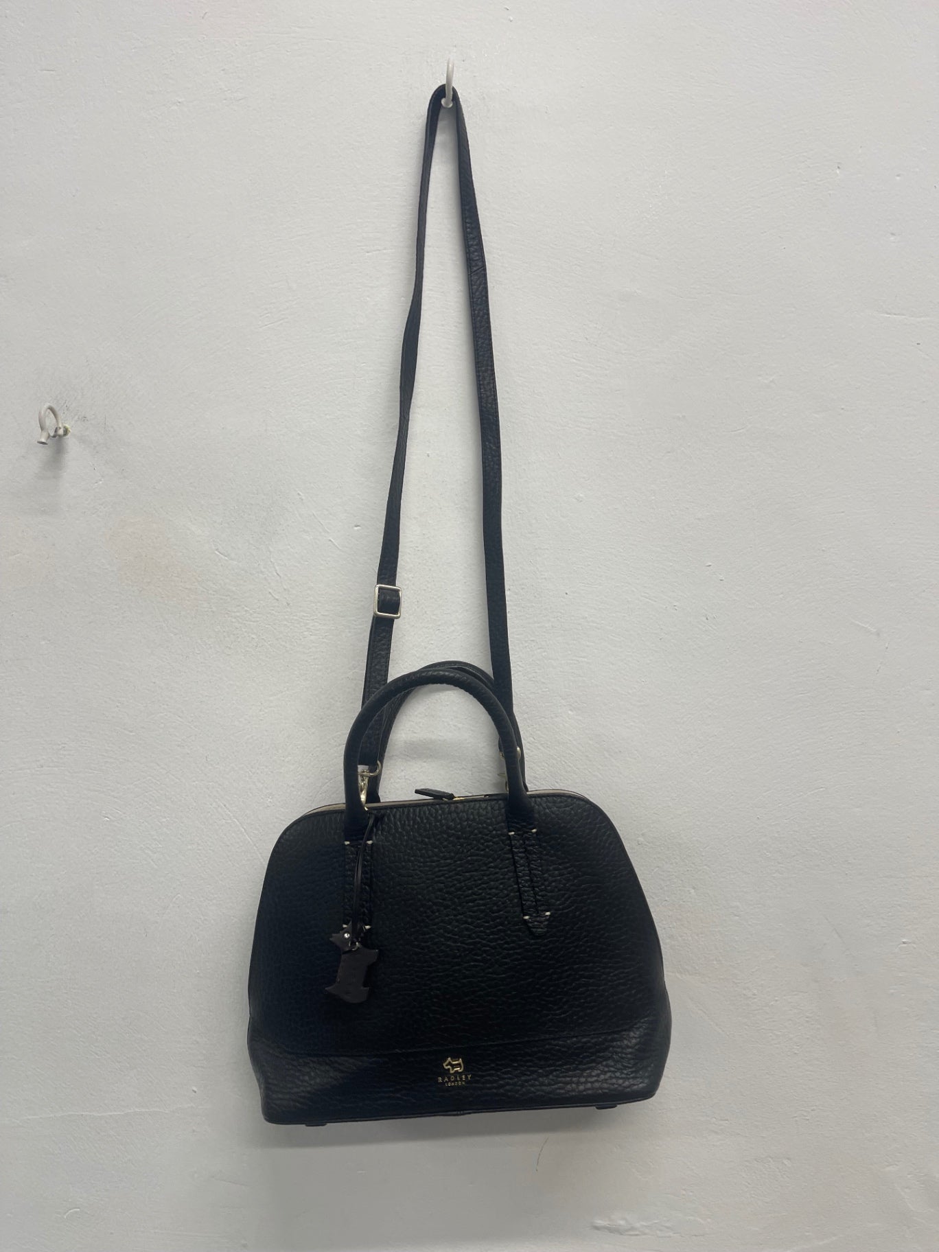 Fabulous Radley Kennington medium domed Handbag Black JC582