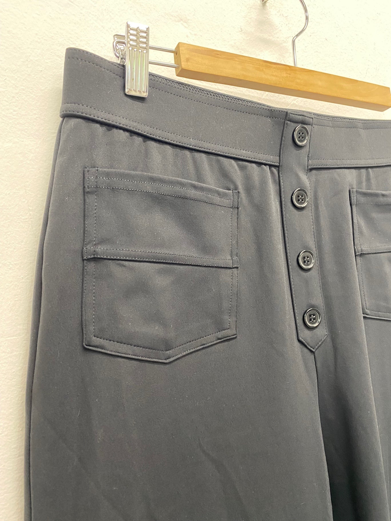Fabulous Halara DayStretch high waisted pocket Trousers L Black LB584