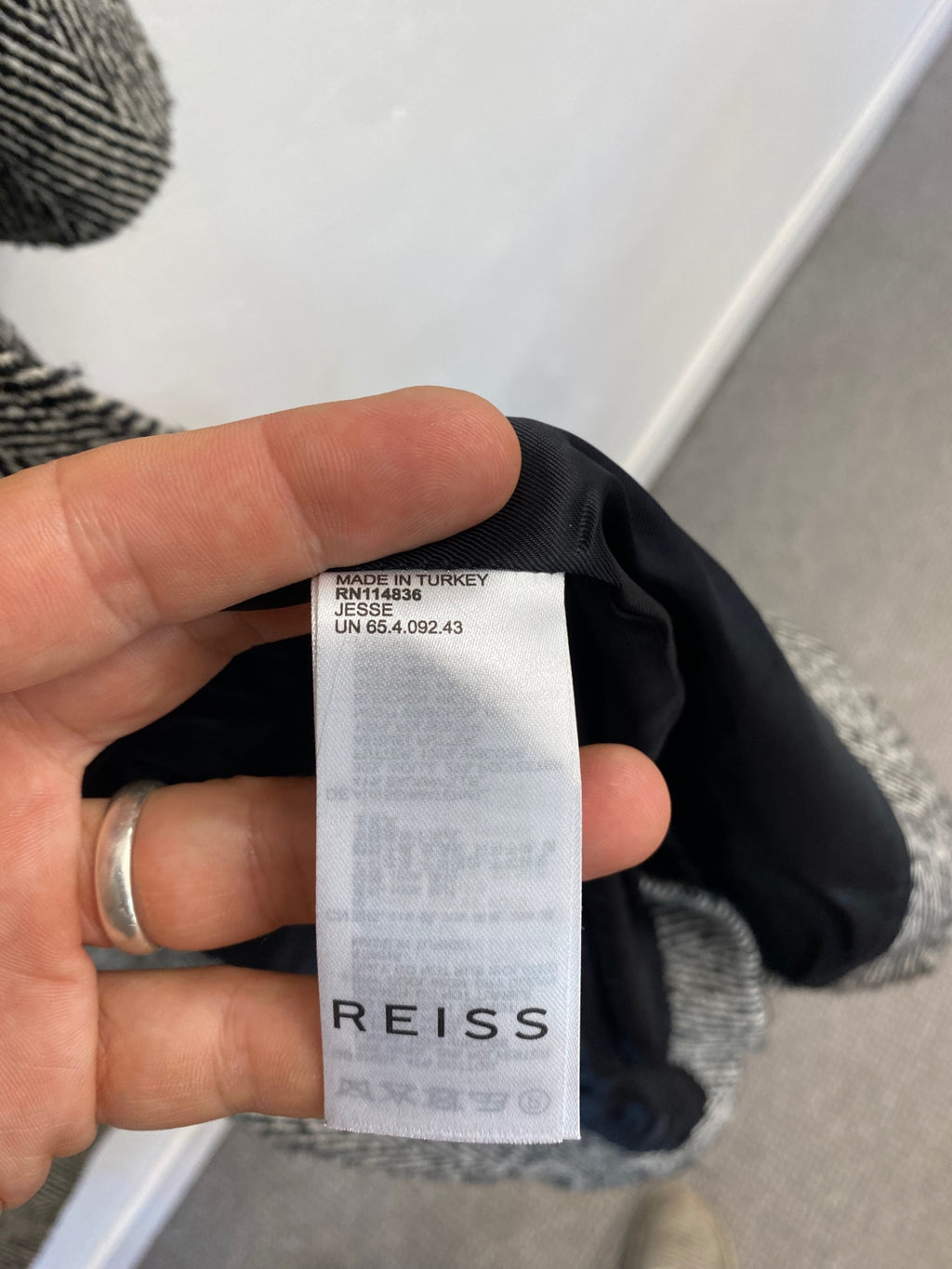 Classic REISS Overcoat UK12 Black and white Herringbone tweed PS586