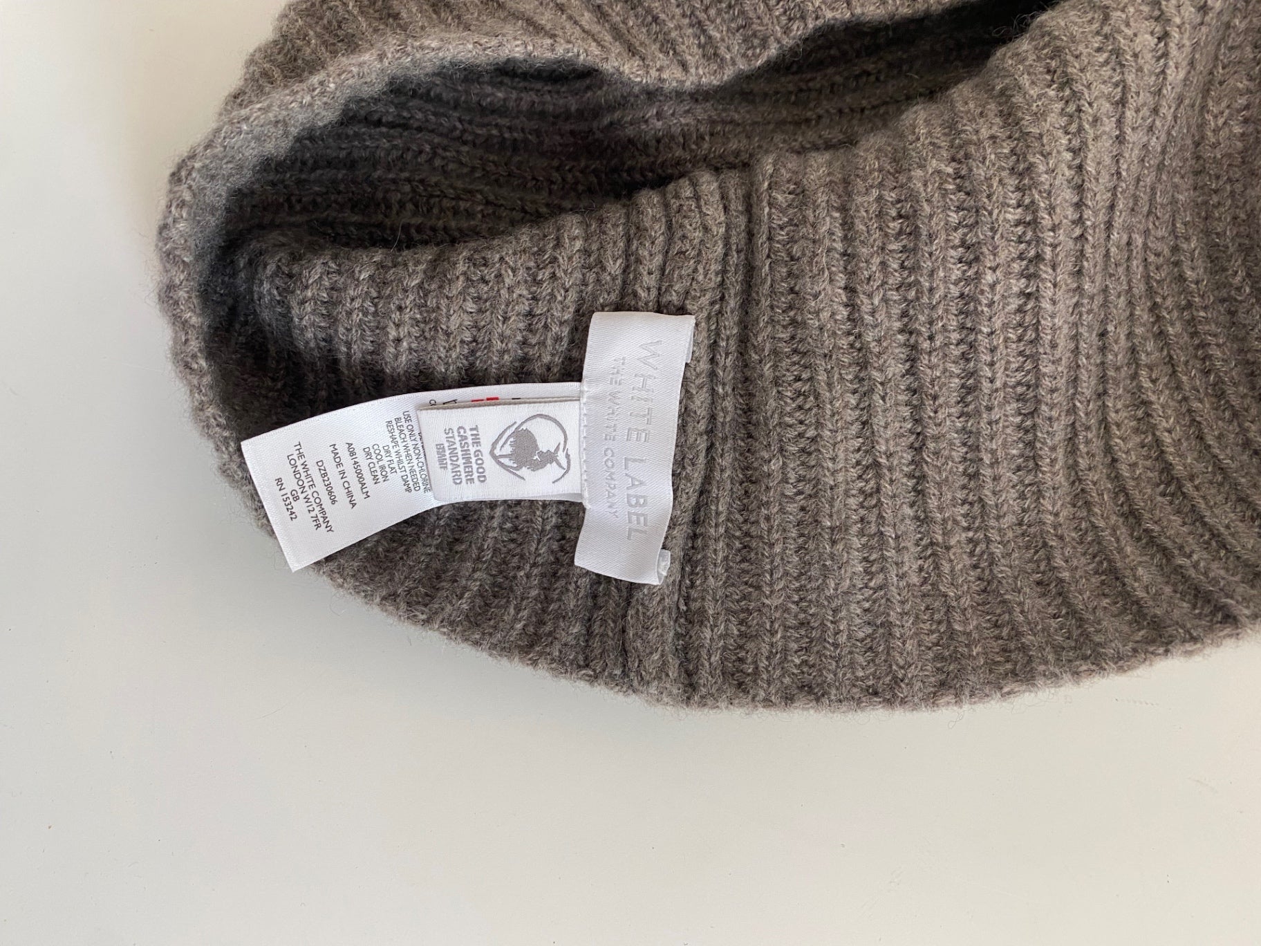 Fabulous The White Label Company pure cashmere snood balaclava One size Grey