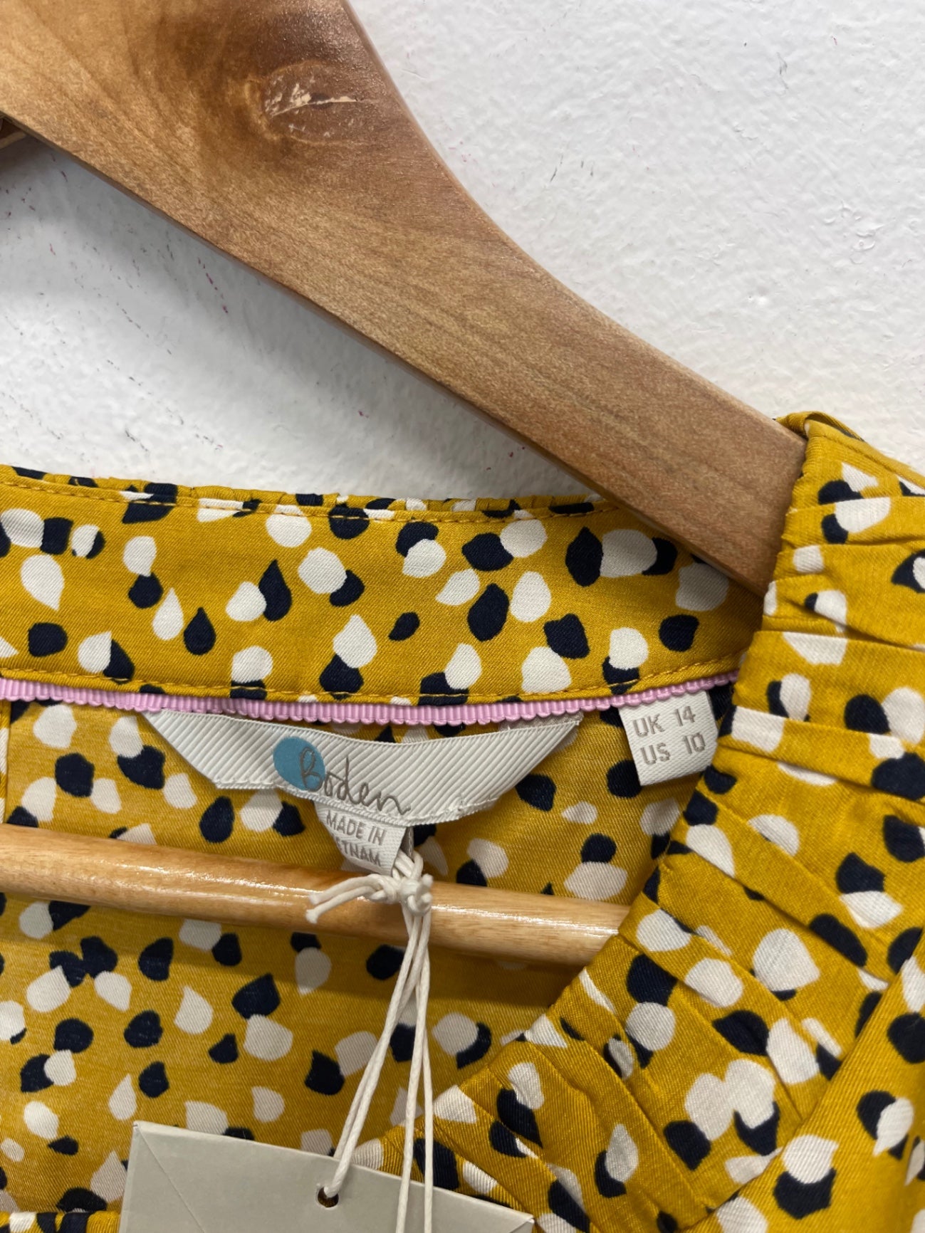 Fabulous Boden Top silk blend spotted Uk14 Mustard JG589