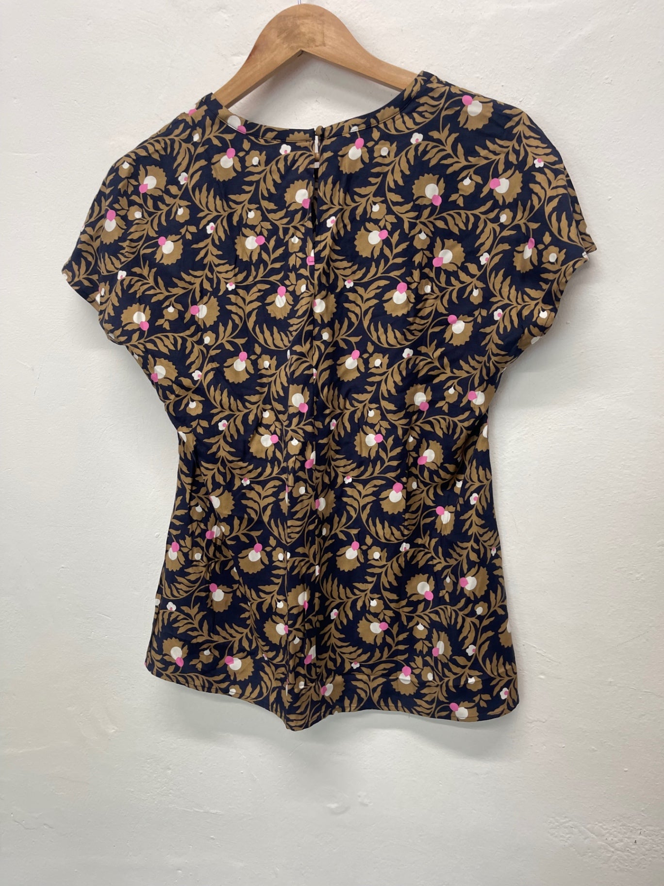 Fabulous Boden Silk blend floral Top Uk14 Navy blue JG589