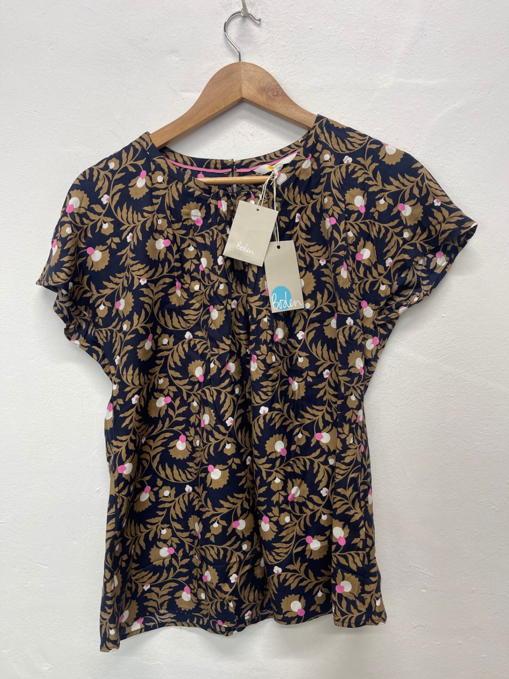 Fabulous Boden Silk blend floral Top Uk14 Navy blue JG589