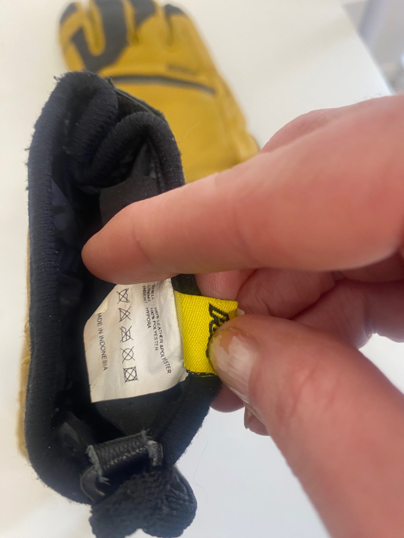 Fabulous Pow Ski Gloves S  woman’s ? Mustard Yellow Primaloft SN593