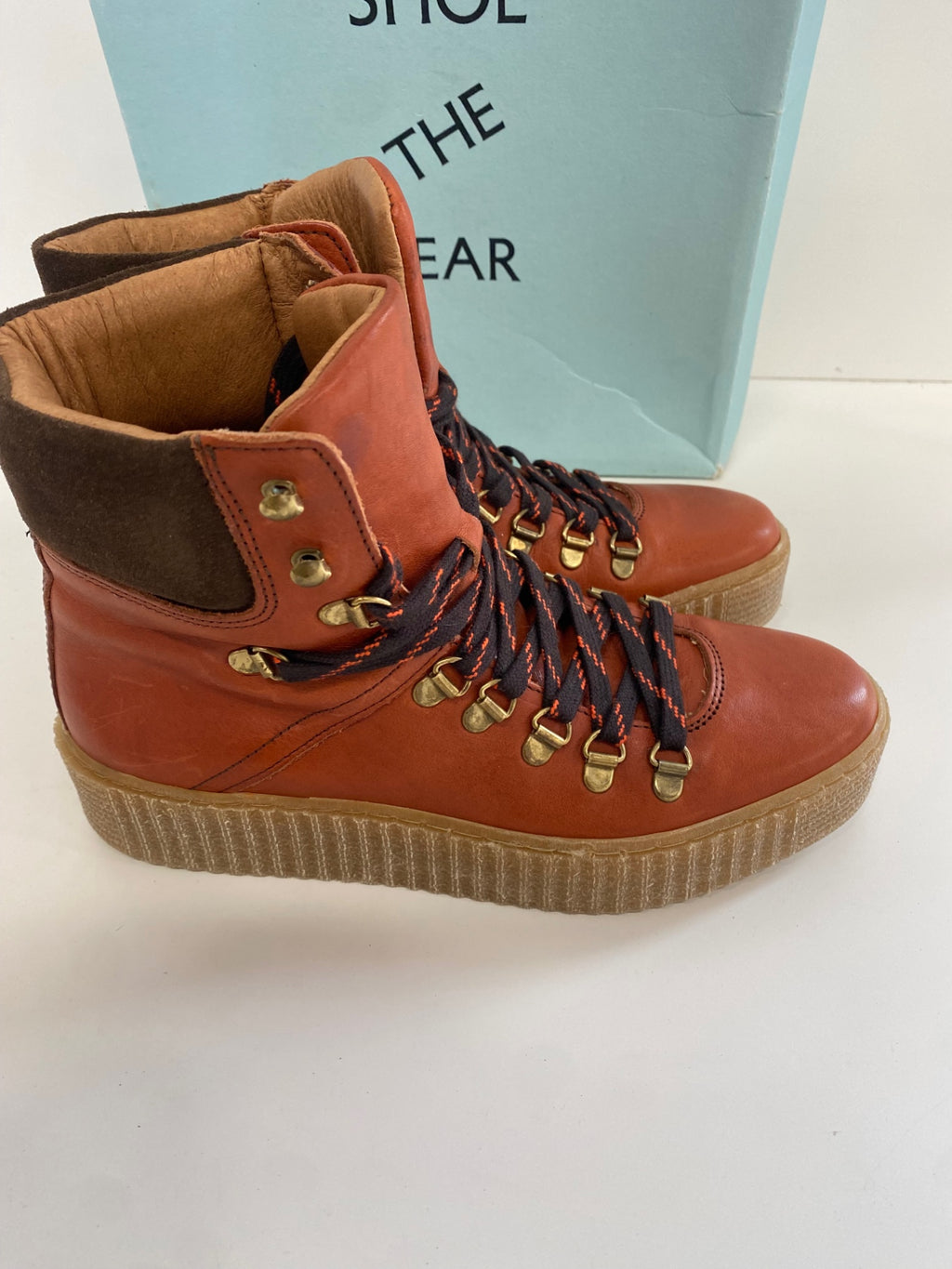 Fabulous Shoe The Bear Sneakers Bex UK6 Red Brown Anthropologie hiking SN593