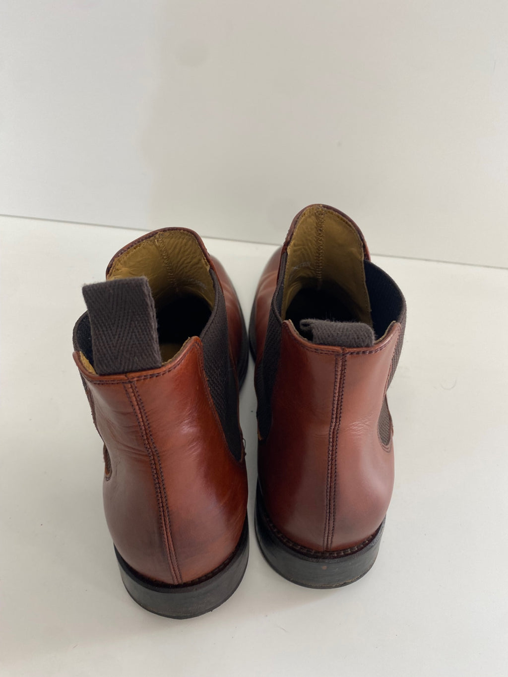 Classic Charles Tyrwhitt Chelsea Boots UK9 Chestnut Brown dealer leather country classic SN593