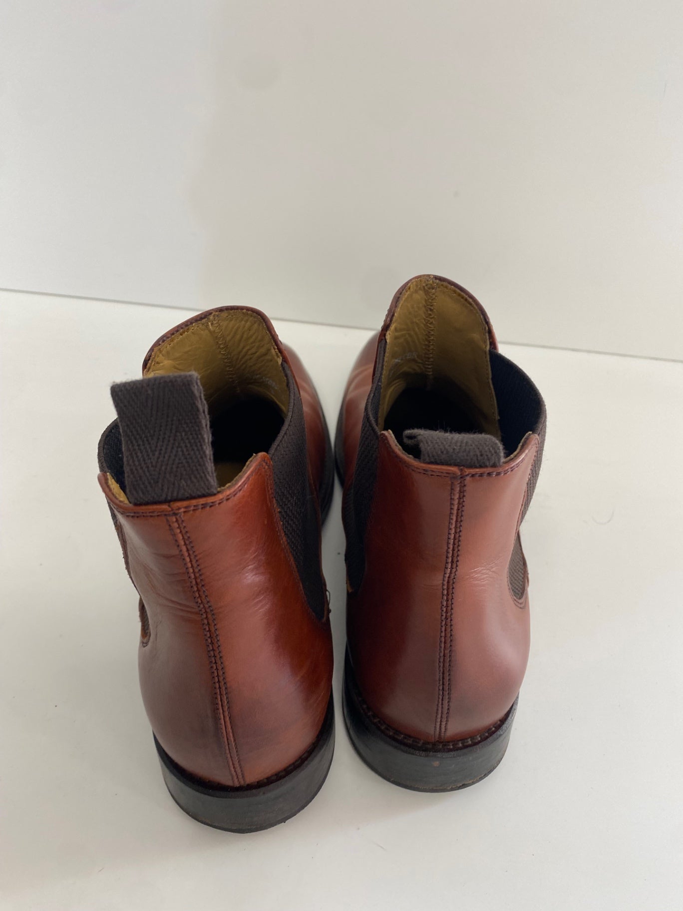 Classic Charles Tyrwhitt Chelsea Boots UK9 Chestnut Brown dealer leather country classic SN593