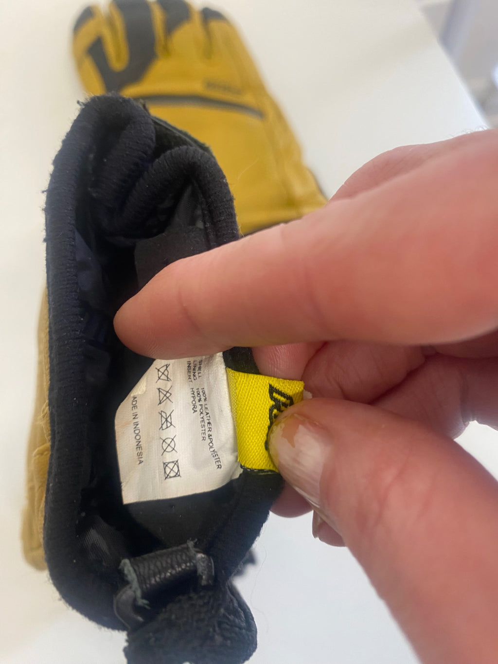 Fabulous Pow Ski Gloves S  woman’s ? Mustard Yellow Primaloft SN593