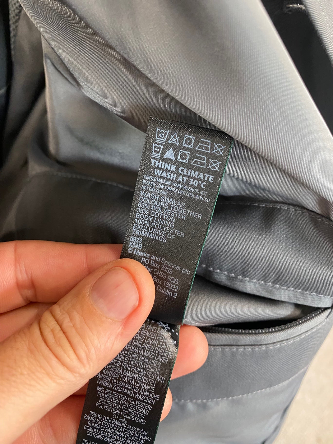 Fabulous Marks and Spencer Raincoat XL Grey classic gents essential NK596