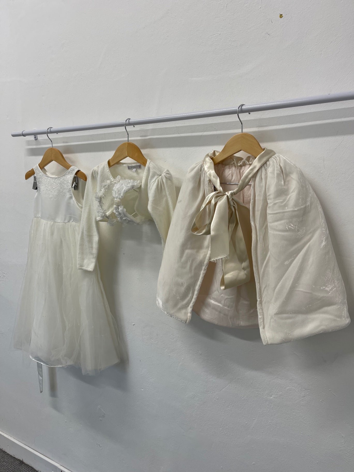 Fabulous John Lewis Girls Occasion Bridesmaid outfit  Age 4 Cream John Lewis CH600