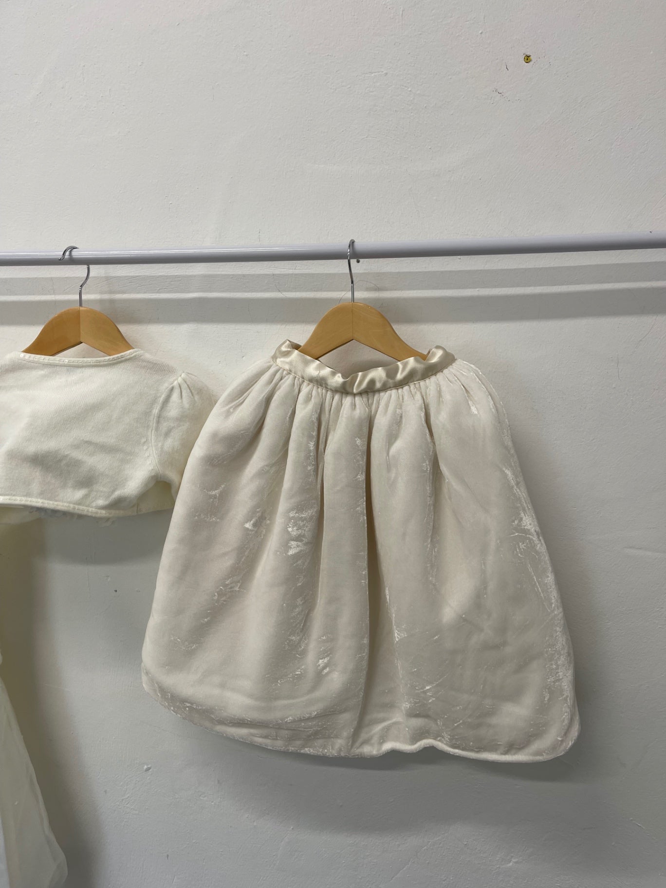 Fabulous John Lewis Girls Occasion Bridesmaid outfit  Age 4 Cream John Lewis CH600