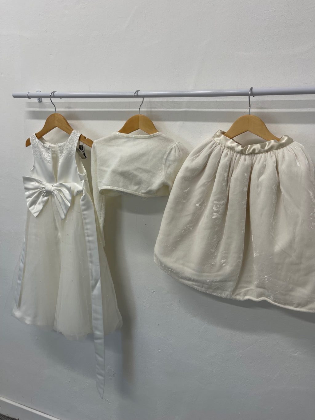 Fabulous John Lewis Girls Occasion Bridesmaid outfit  Age 4 Cream John Lewis CH600