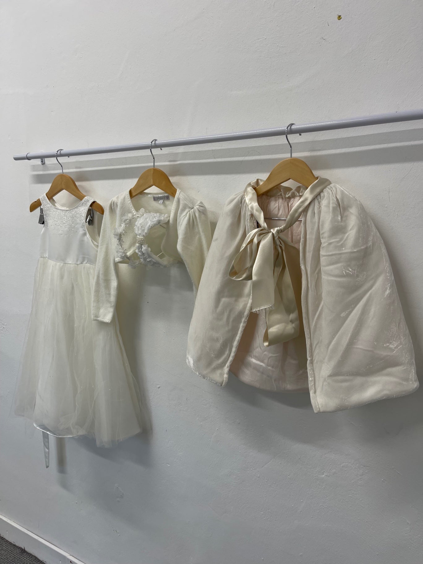 Fabulous John Lewis Girls Occasion Bridesmaid outfit  Age 4 Cream John Lewis CH600