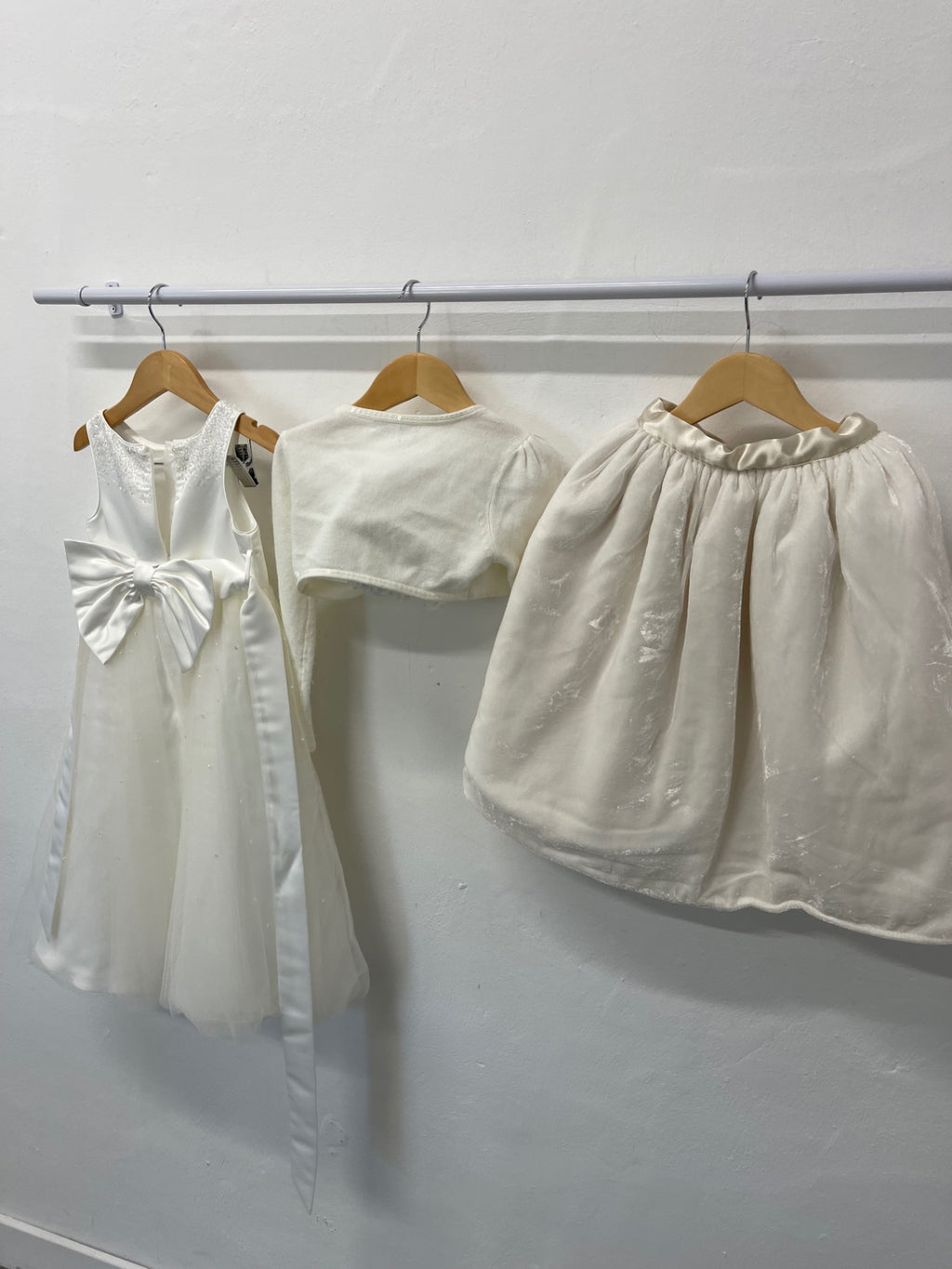 Fabulous John Lewis Girls Occasion Bridesmaid outfit  Age 4 Cream John Lewis CH600