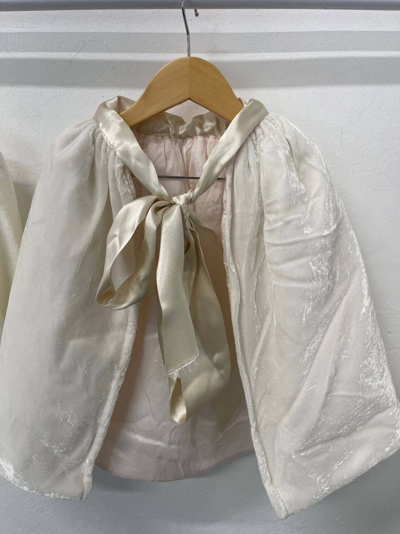 Fabulous John Lewis Girls Occasion Bridesmaid outfit  Age 4 Cream John Lewis CH600