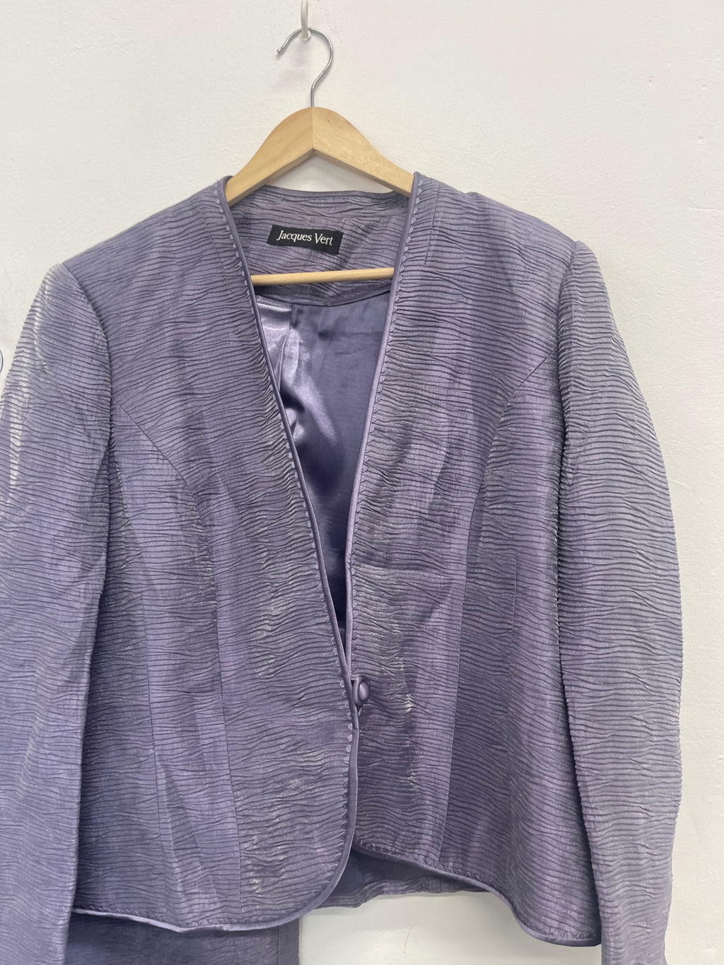 Fabulous Jacques Vert occasion MOB Suit UK22 Lilac Textured AS602