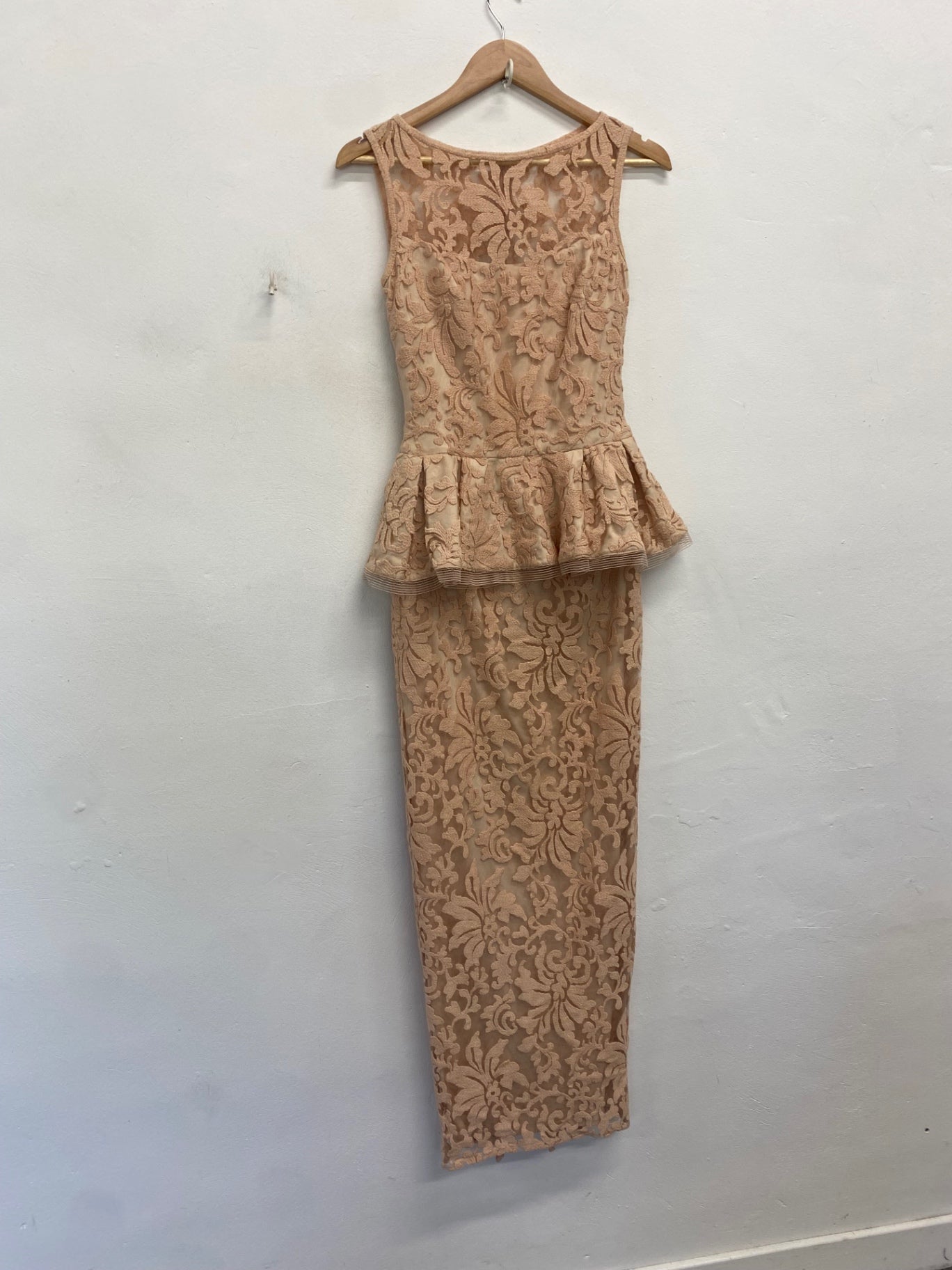 Fabulous Tadashi Shoji stunning fitted evening Dress uk4-6 Beige Overlay JW603