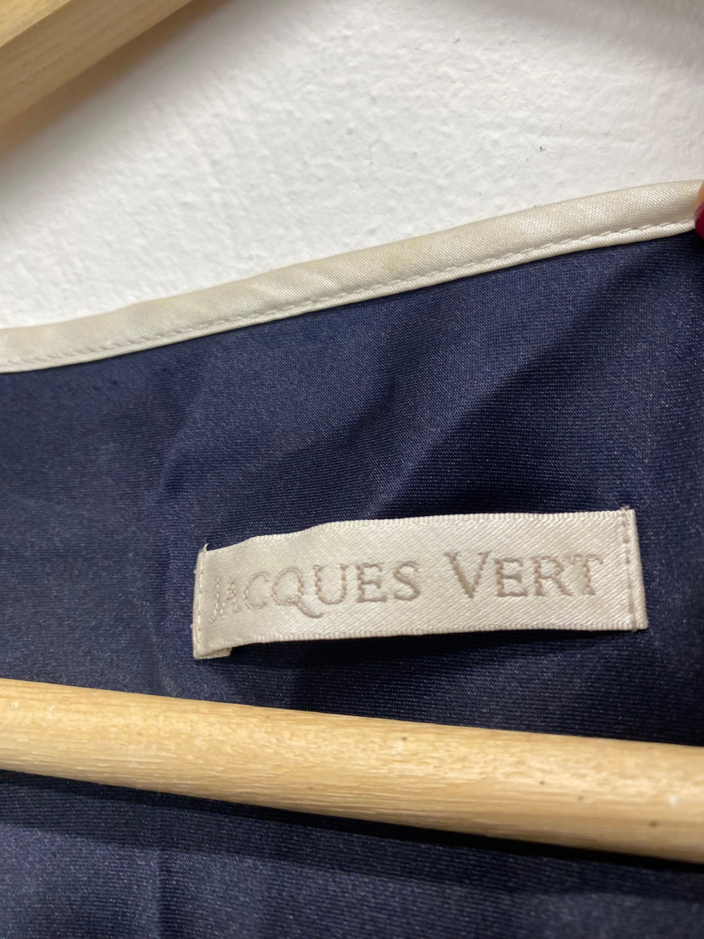 Fabulous JACQUES VERT occasion party Suit UK 22 Navy blue and white AS602