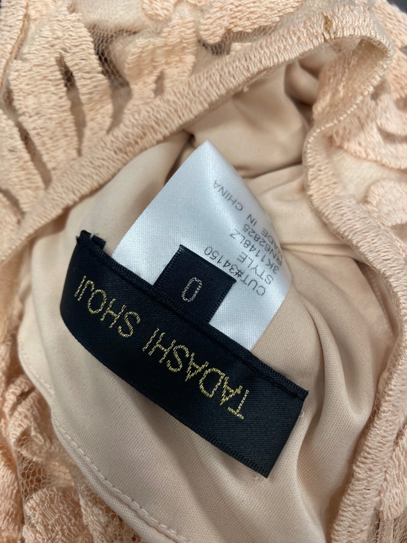 Fabulous Tadashi Shoji stunning fitted evening Dress uk4-6 Beige Overlay JW603