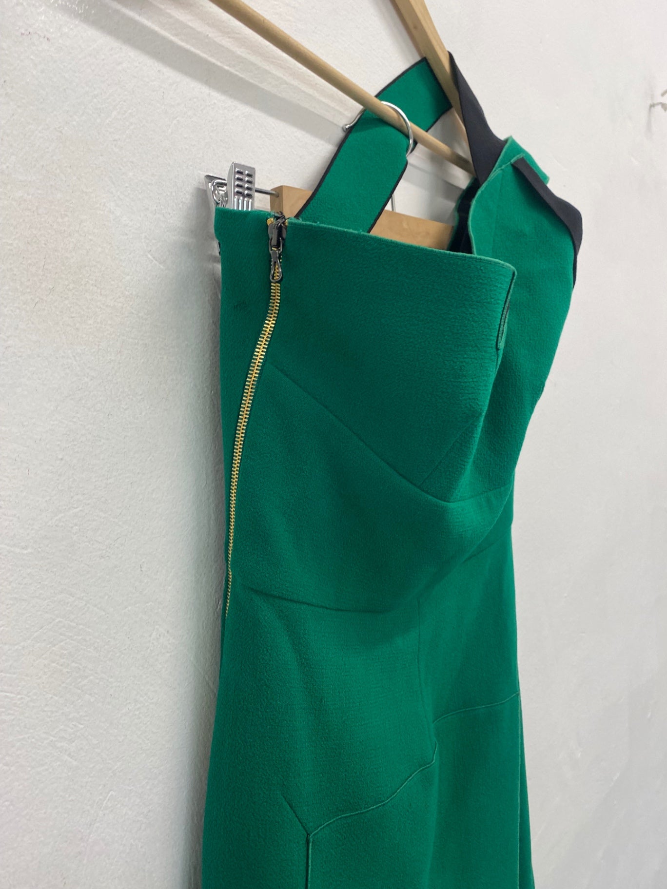 Fabulous ROLAND MOURET asymmetric Evening Dress UK12 emerald Green JW603