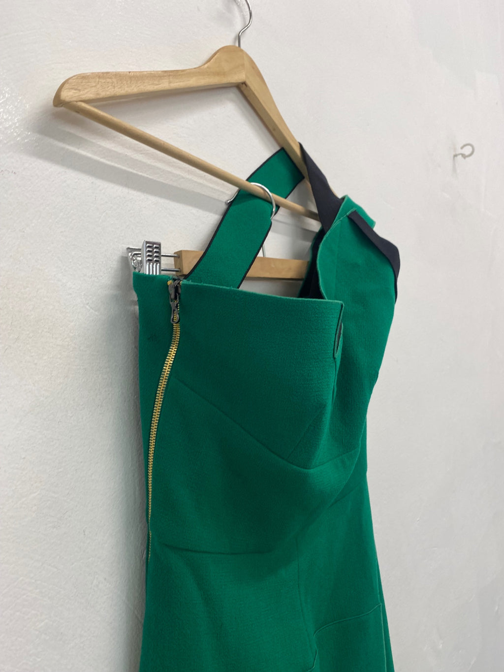 Fabulous ROLAND MOURET asymmetric Evening Dress UK12 emerald Green JW603
