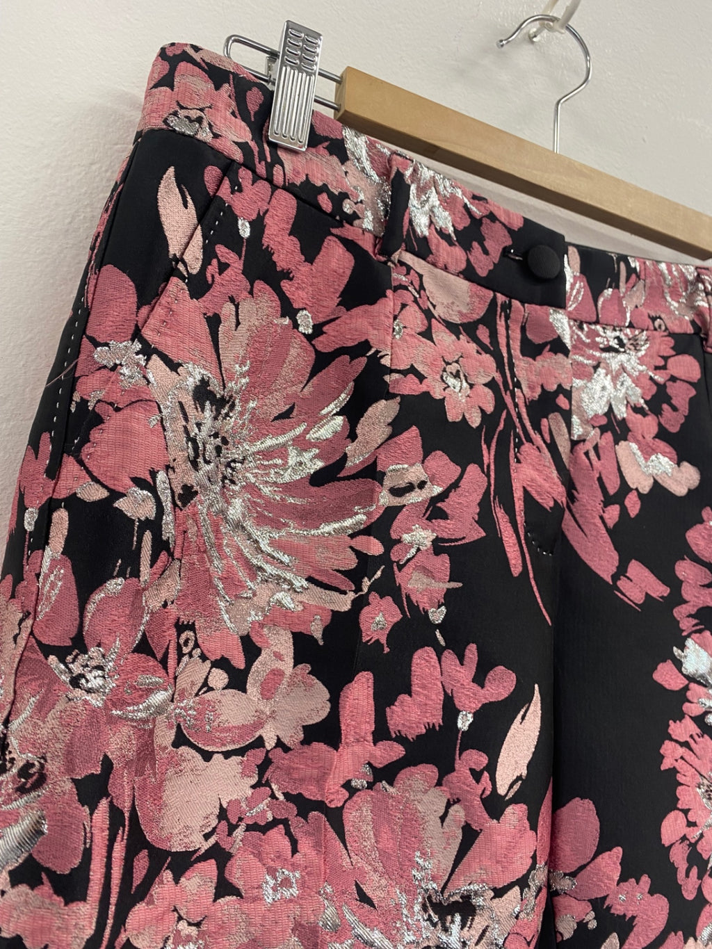 Fabulous Dolce & Gabbana floral cropped trousers  IT42 UK10 Pink, Black, Silver JW603