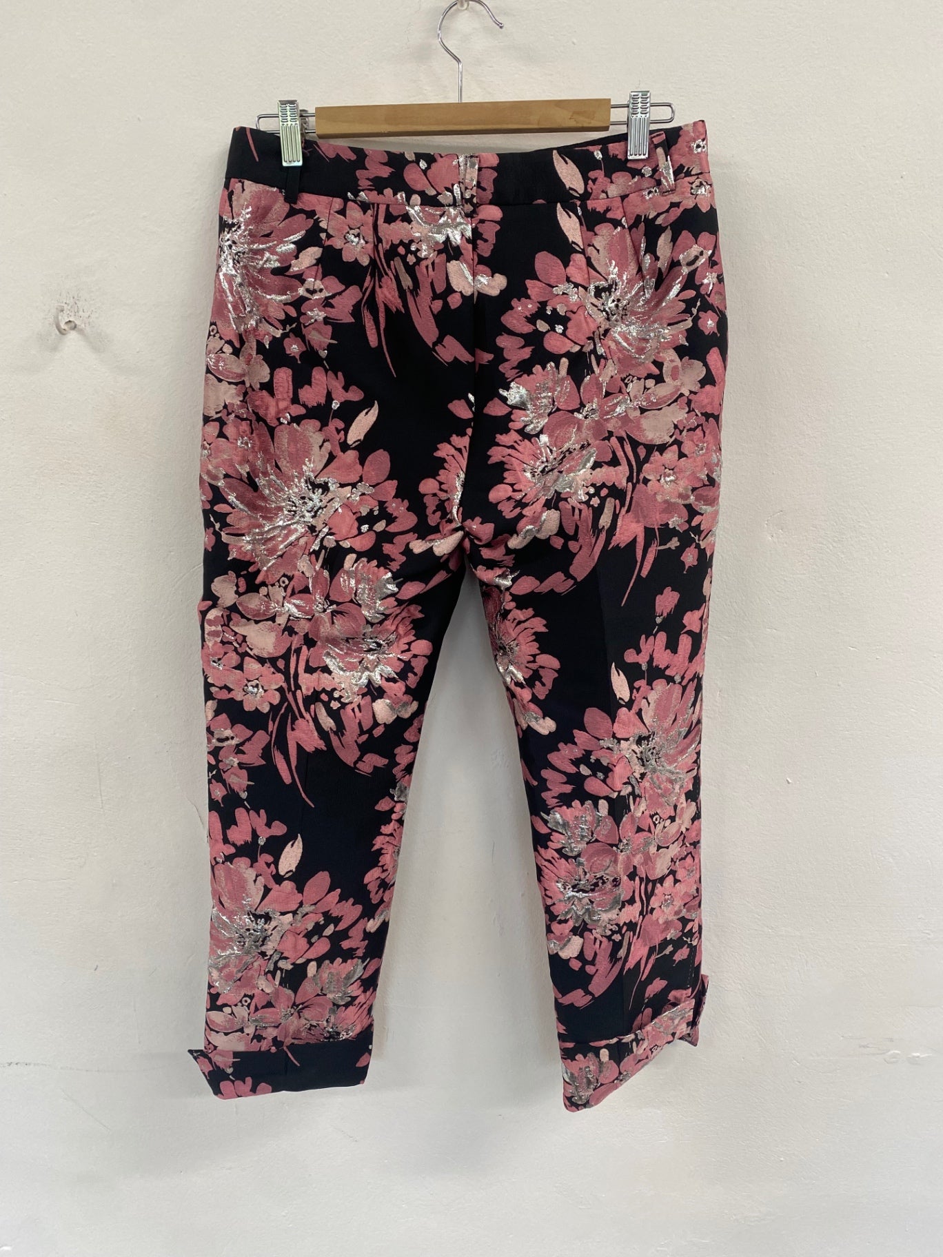 Fabulous Dolce & Gabbana floral cropped trousers  IT42 UK10 Pink, Black, Silver JW603