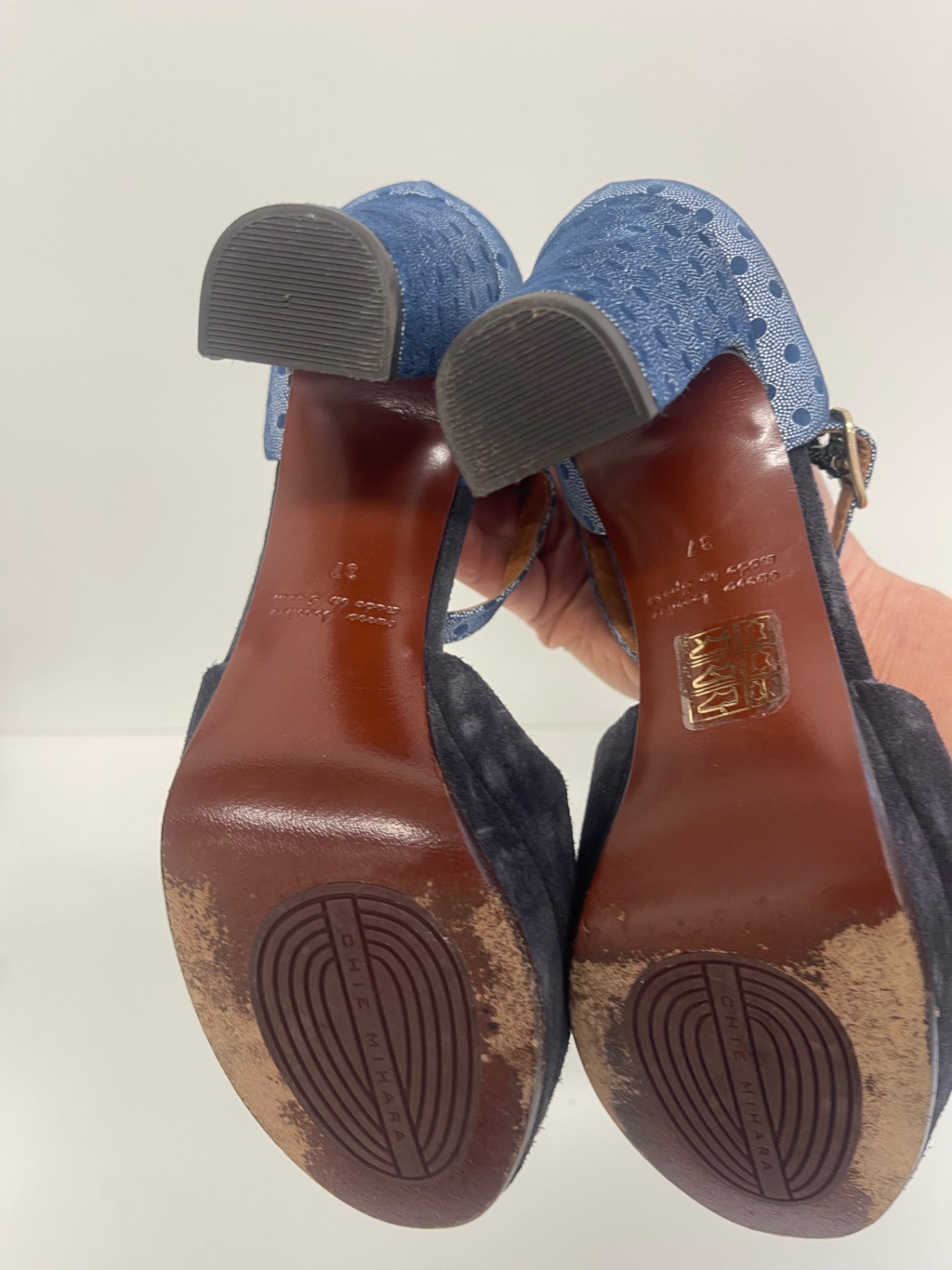 Fabulous Chie Mihara stunning spotted suede Heels uk4/5 Blue KW605