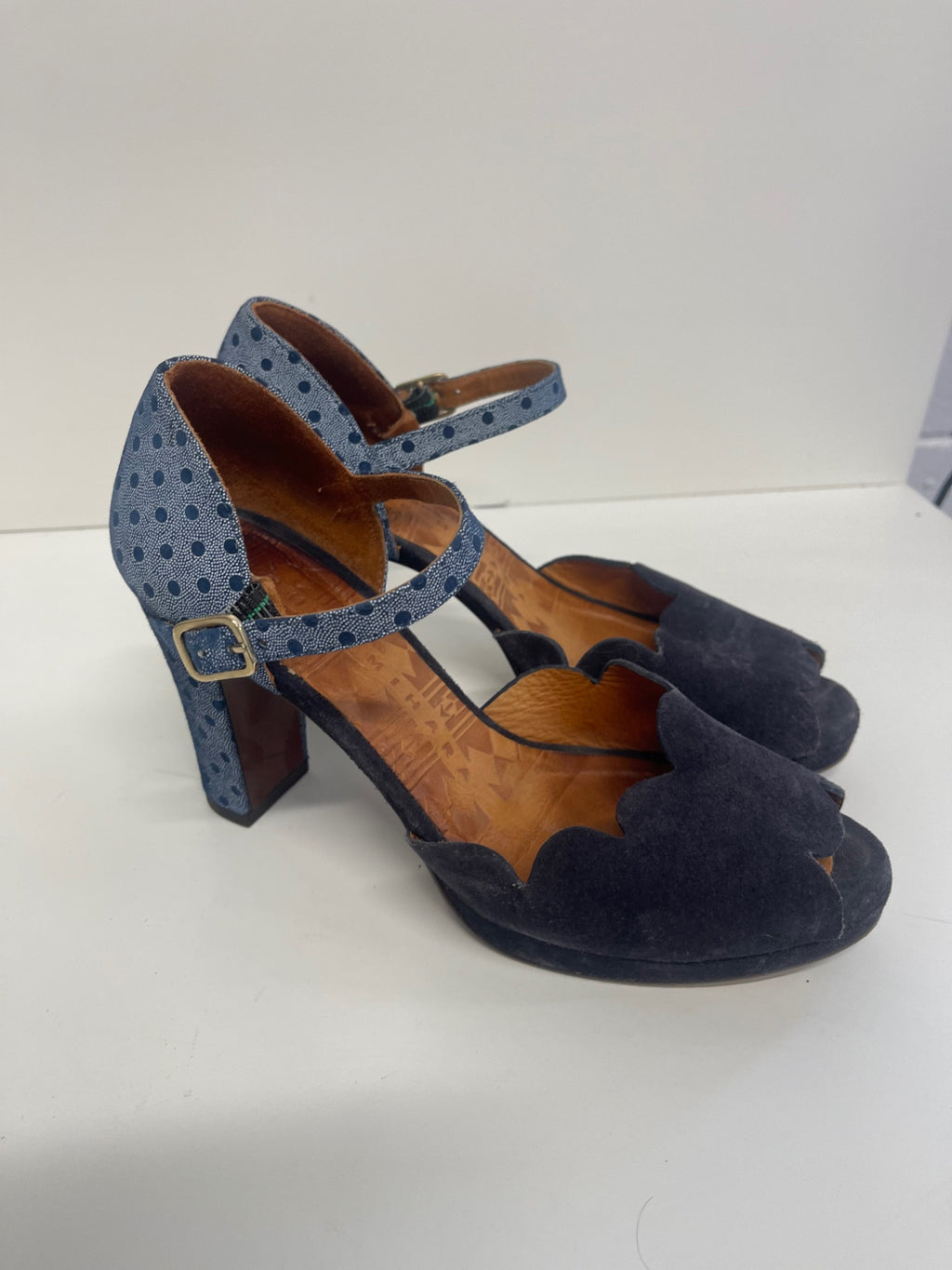Fabulous Chie Mihara stunning spotted suede Heels uk4/5 Blue KW605