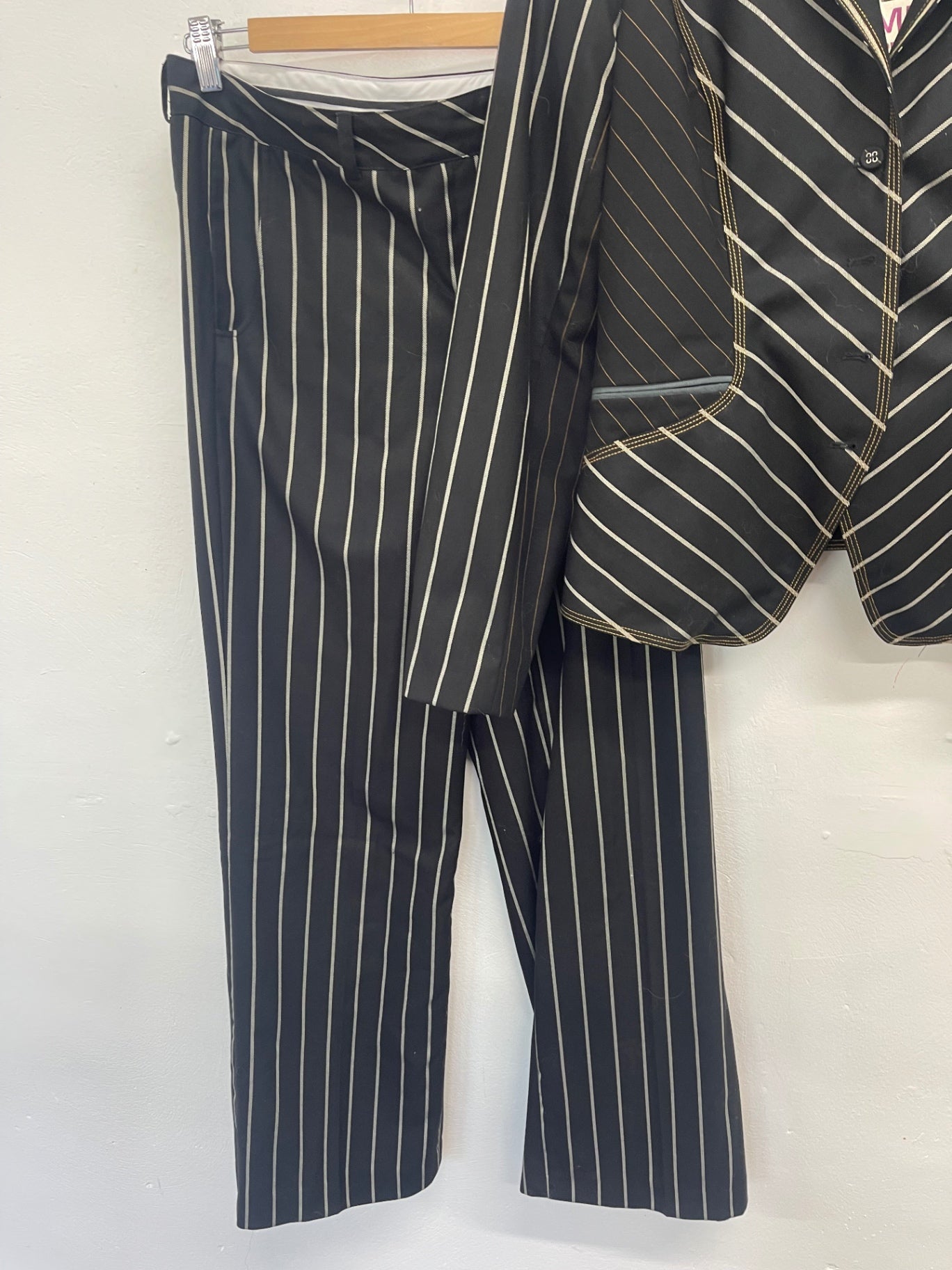 Fabulous st-martins Y2K pinstripe Suit UkM (12) Black & white pinstripes KW605