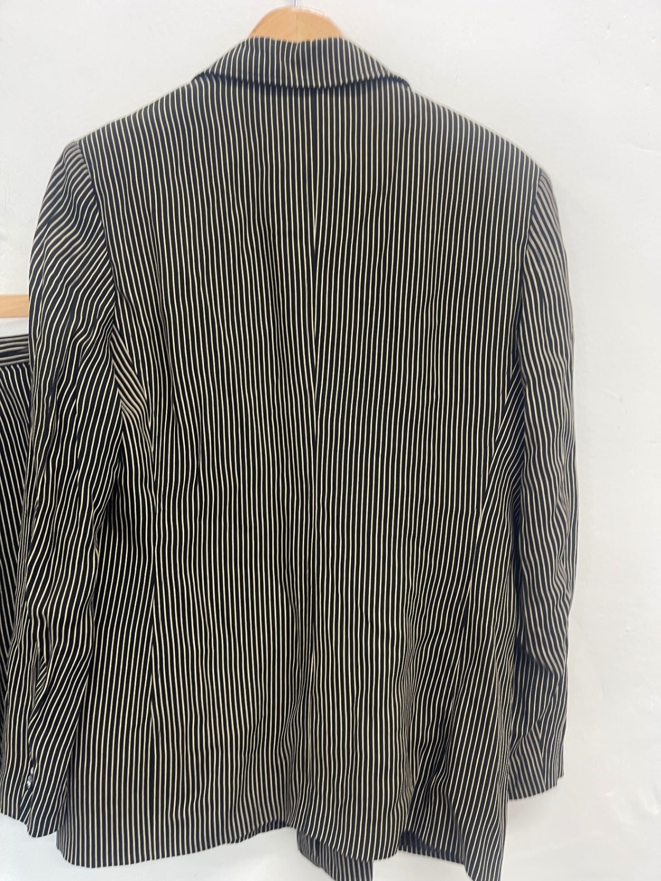 Fabulous GIANFRANCO FERRE JEANS Y2K skirt Suit 30/44 Uk12 Black& Gold KW605