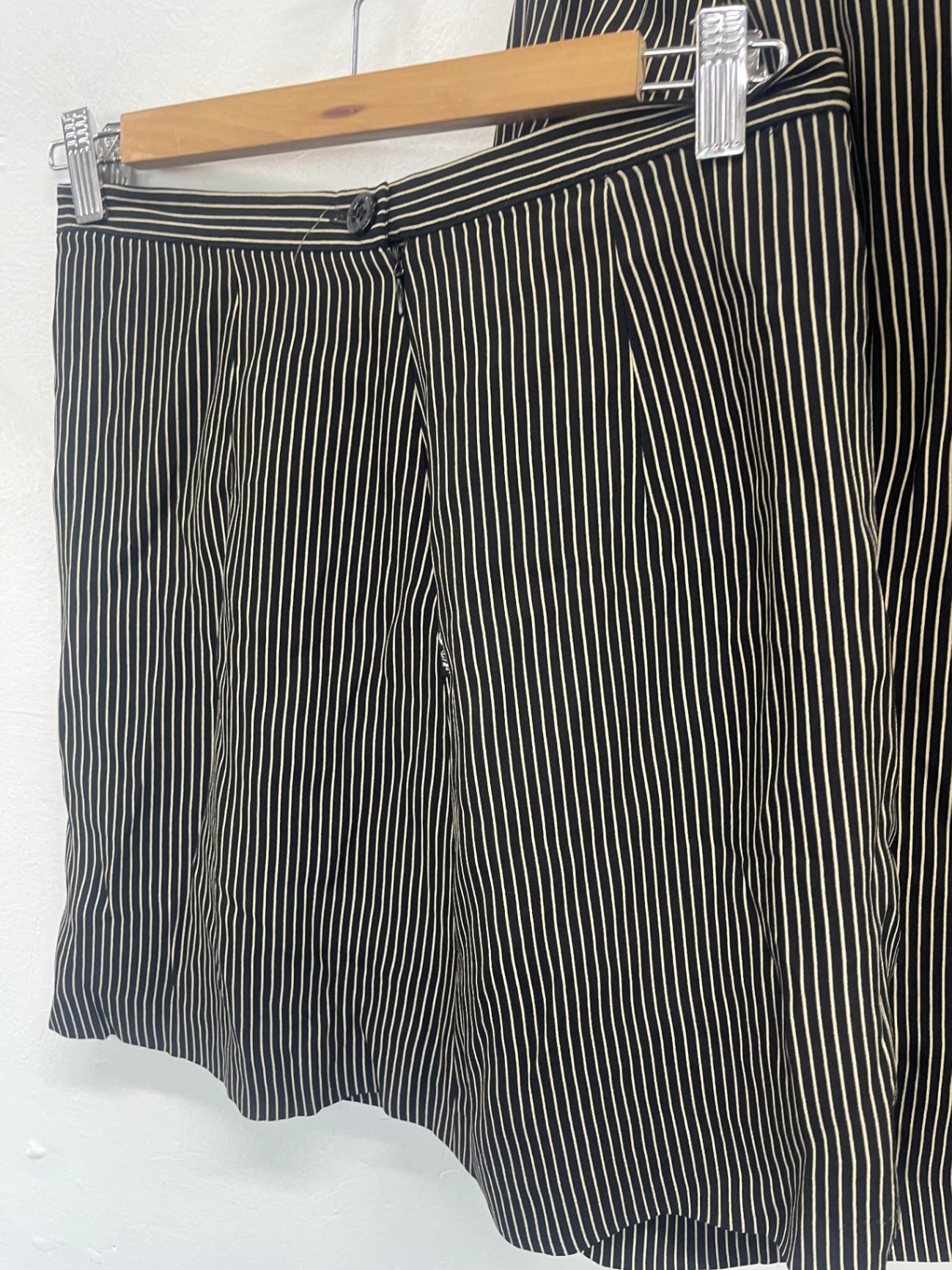 Fabulous GIANFRANCO FERRE JEANS Y2K skirt Suit 30/44 Uk12 Black& Gold KW605