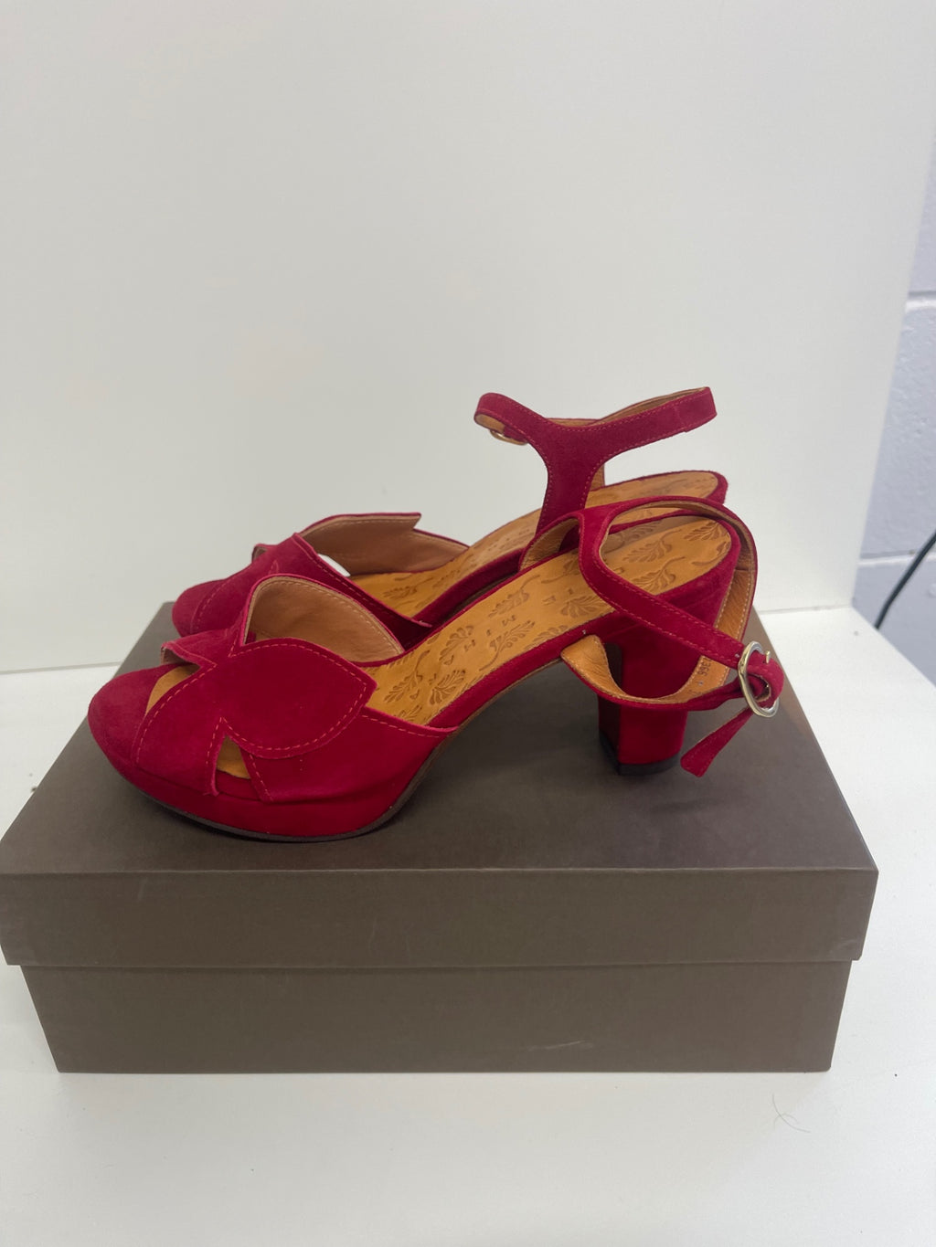 Fabulous Chie Mihara suede Sandals uk4-5 Red Cherry New KW506