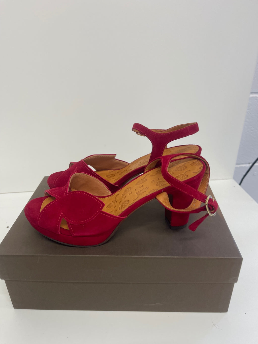 Fabulous Chie Mihara suede Sandals uk4-5 Red Cherry New KW506