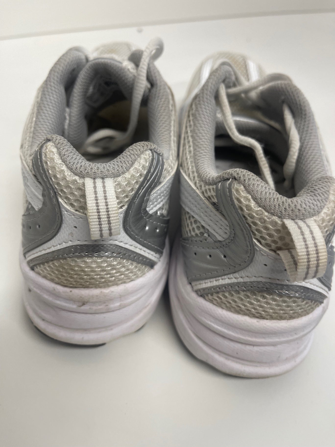 Fabulous New Balance 530 Sneakers UK6 White & Grey KB606