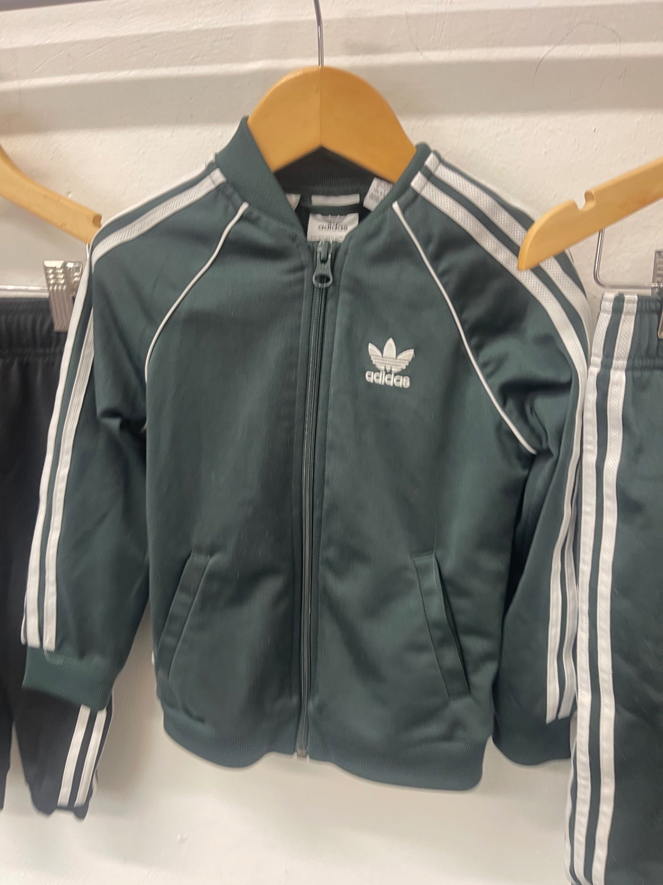 Fabulous adidas Tracksuit  x 2 Age 3-4 Black / Green #3 KB606
